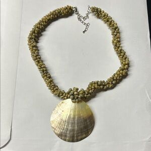 Elegant Gold Shell Pendant Necklace